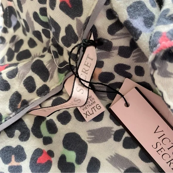 Victoria’s Secret cheetah print pajamas set - Picture 4 of 5